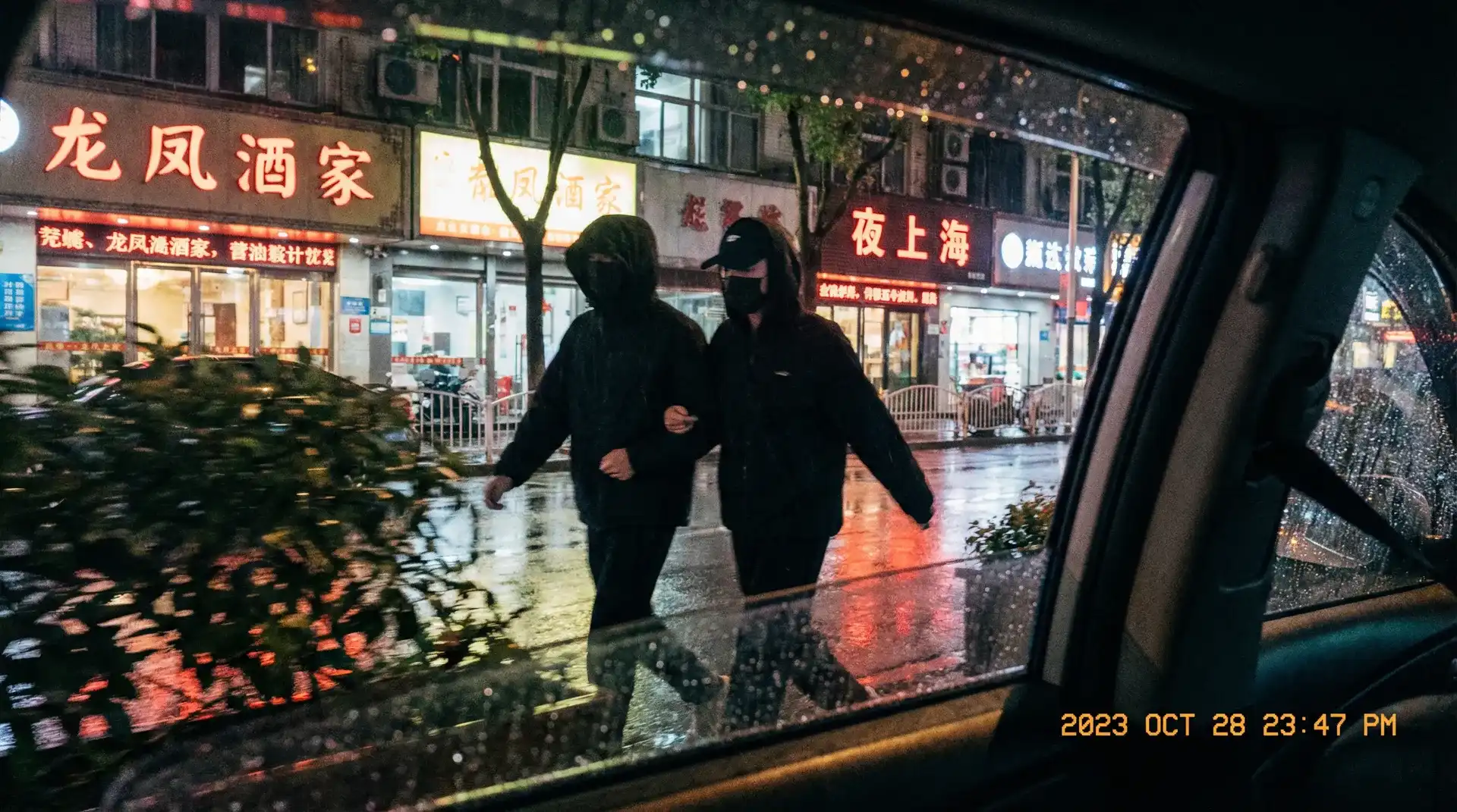 暗网吃瓜 - 暗网吃瓜与热门爆料内容汇总 - 顶流明星深夜密会现场抓拍照片